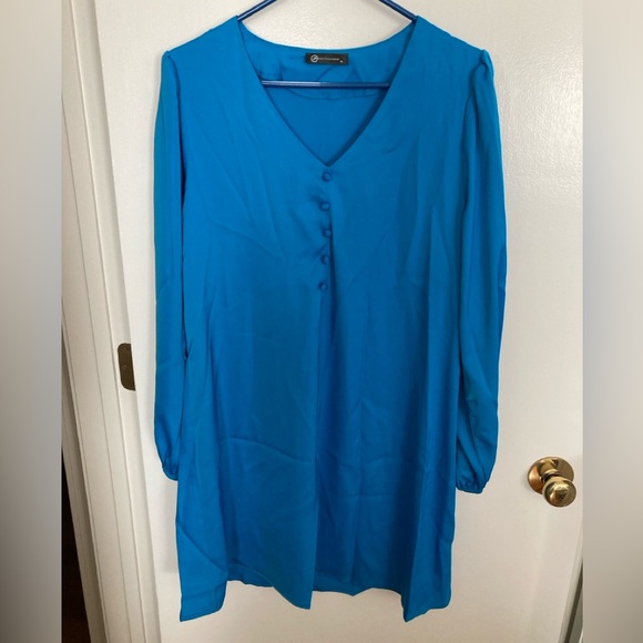 Pretty Garden, Blue V Neck Dress with button front and long puff sleeves. Size M - Picture 2 of 10